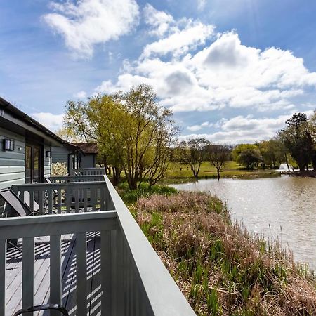 The Vale Golf & Country Club Villa Bishampton Exterior foto