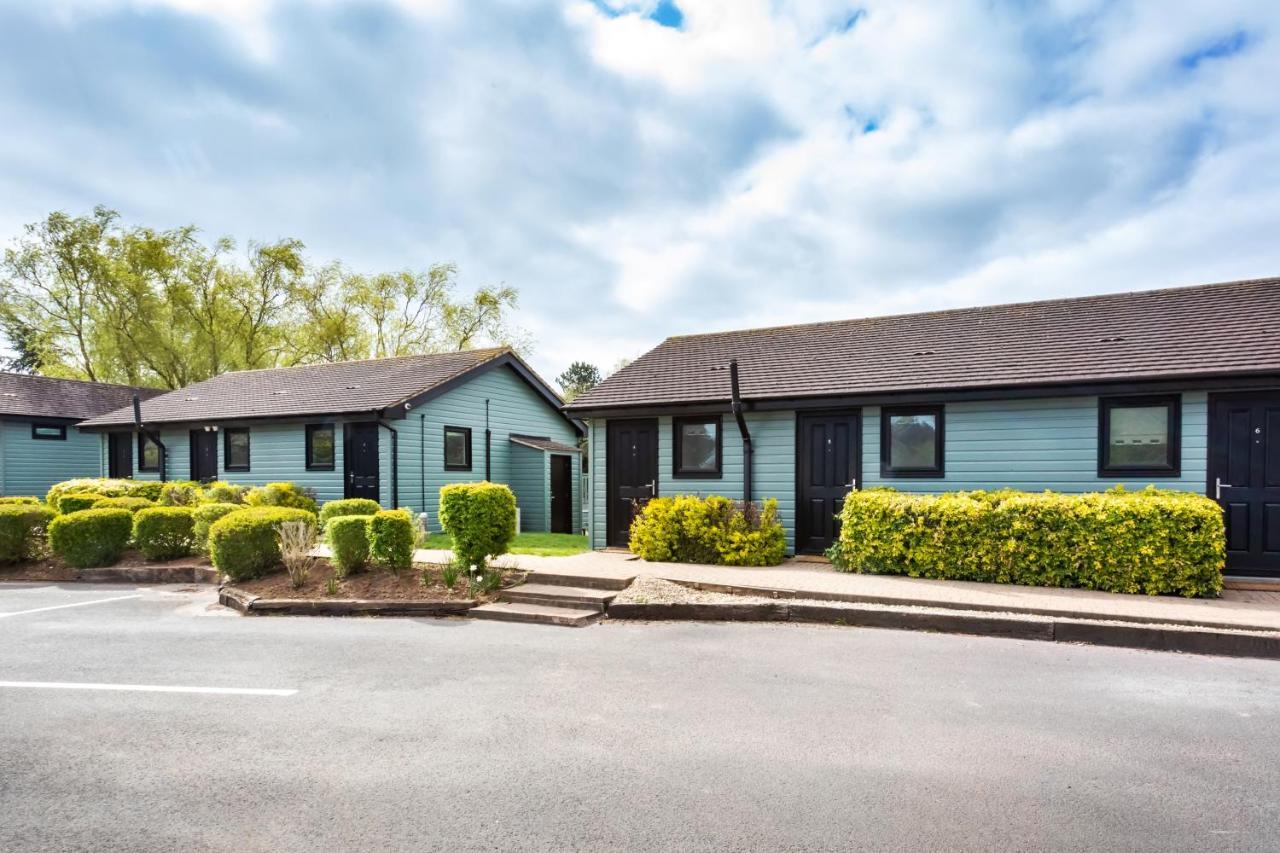 The Vale Golf & Country Club Villa Bishampton Exterior foto